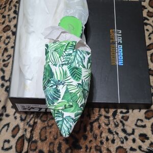 Cape Robbin Green Leaf Print Flats